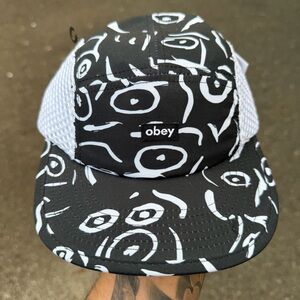 Obey 5 panel hat white/ black new with tags